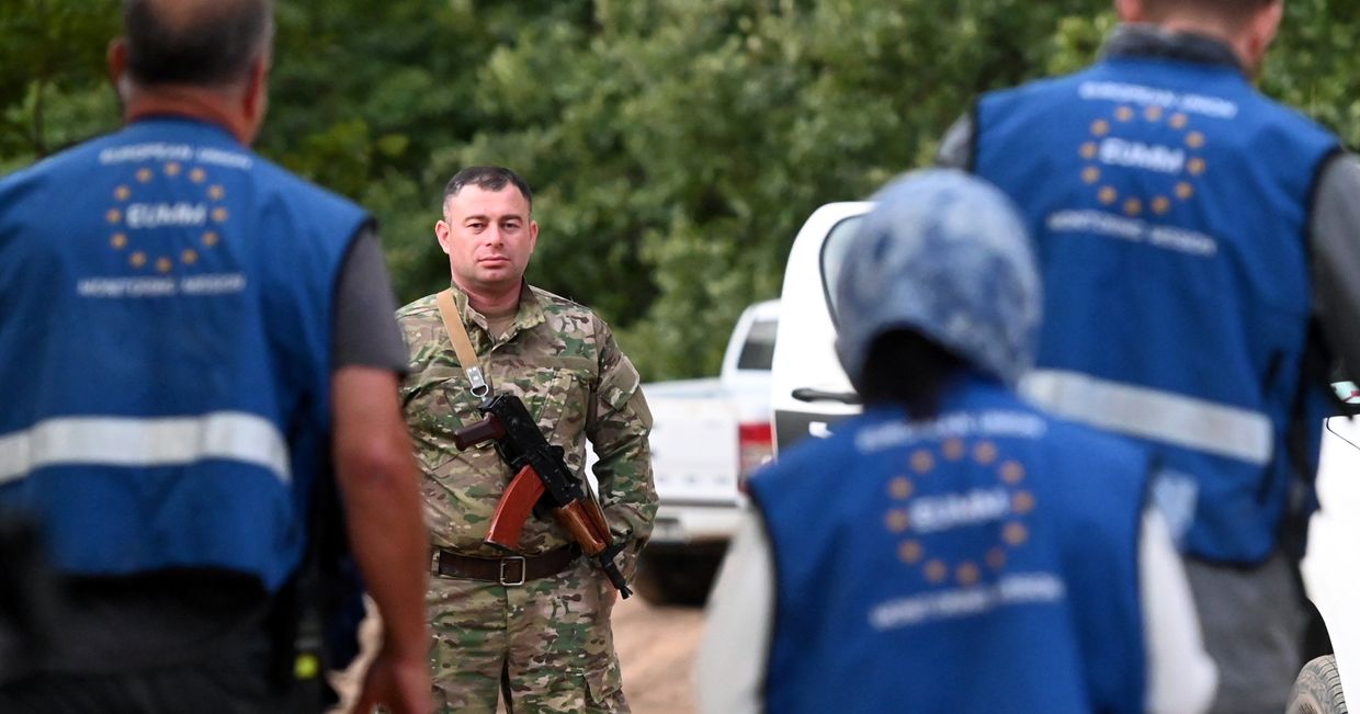 Члены мониторинговой миссии Европейского Союза ну границе Грузии и Южной Осетии Члены мониторинговой миссии Европейского Союза ну границе Грузии и Южной Осетии
