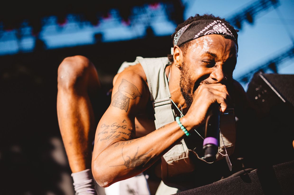 Рэпер Jpegmafia на концерте в Калифорнии