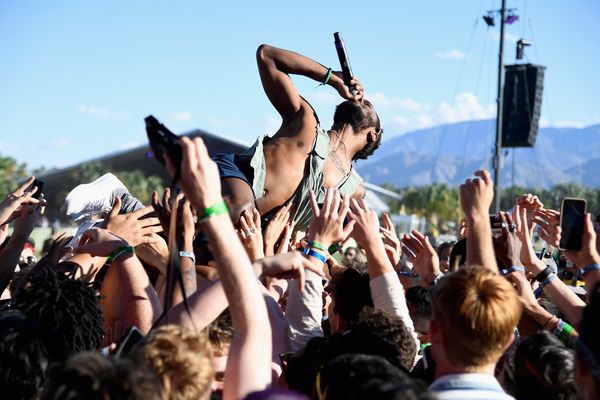 Рэпер Jpegmafia на концерте в Калифорнии