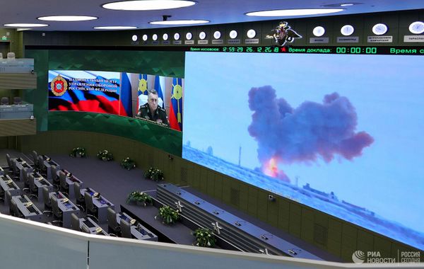 Видеотрансляция пуска ракеты комплекса Авангард с гиперзвуковым планирующим крылатым боевым блоком в Национальном центре управления обороной РФ