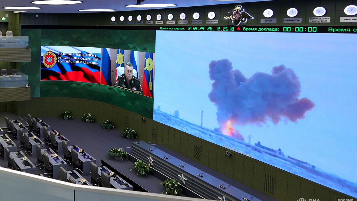 Видеотрансляция пуска ракеты комплекса Авангард с гиперзвуковым планирующим крылатым боевым блоком в Национальном центре управления обороной РФ