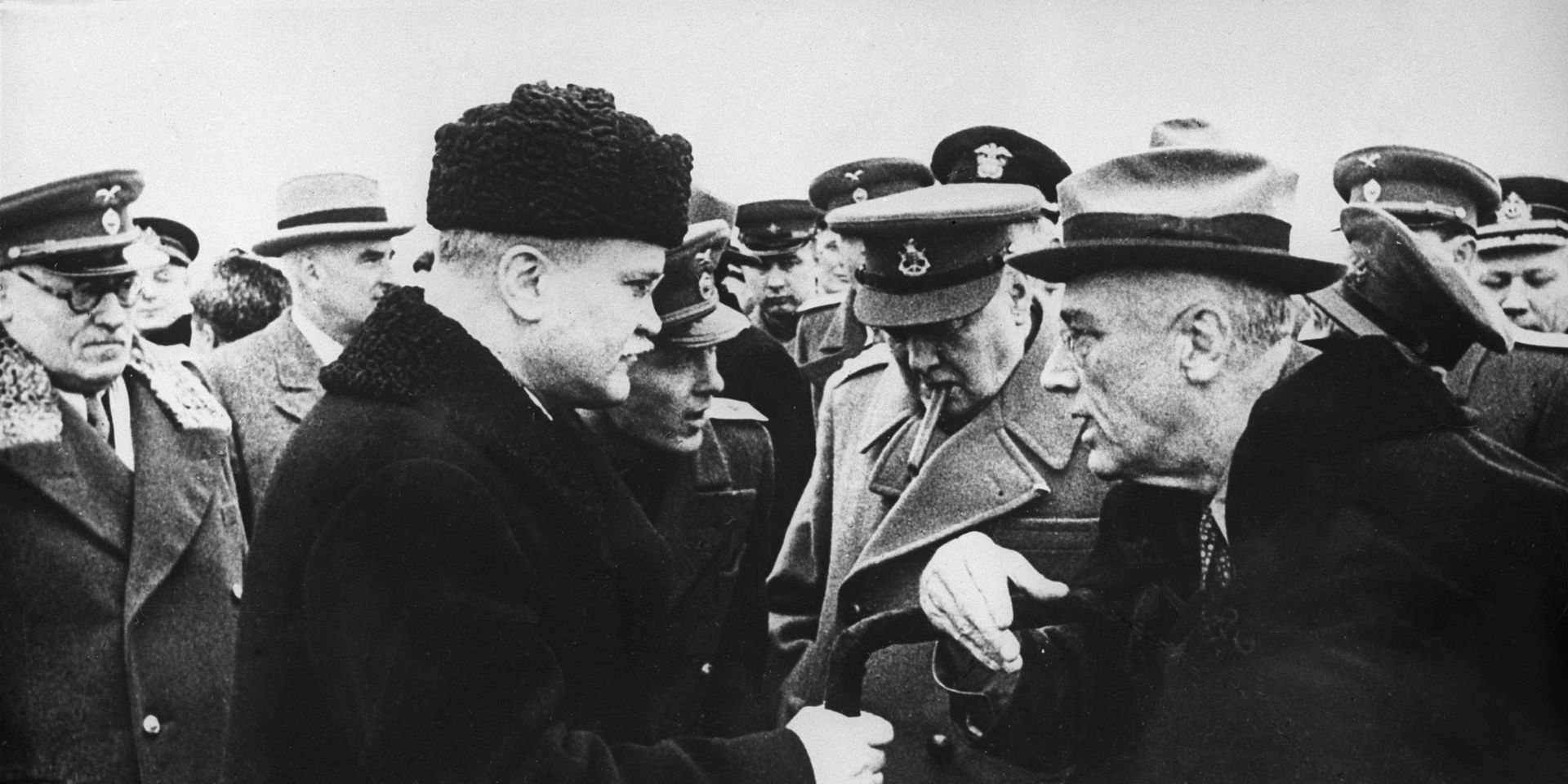 Встреча Премьер-министра Великобритании Уинстона Черчилля в Ялтинском аэропорту - ИноСМИ, 1920, 06.05.2022
