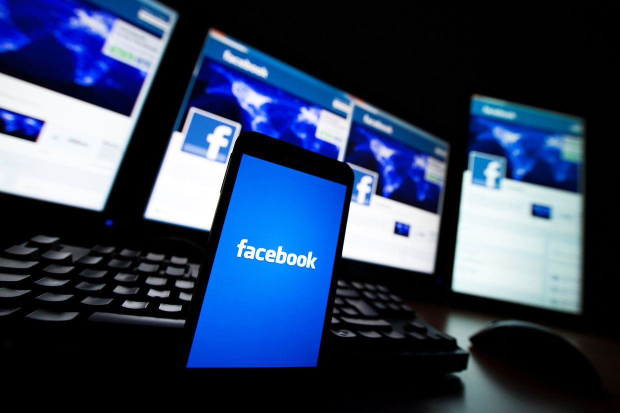 Социальная сеть Facebook на экранах
