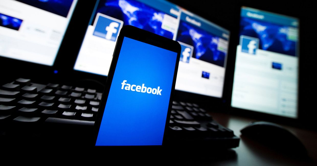 Социальная сеть Facebook на экранах
