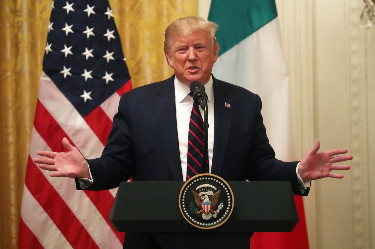 Президент США Дональд Трамп во время совместной пресс-конференции с президентом Италии Серджио Маттареллой