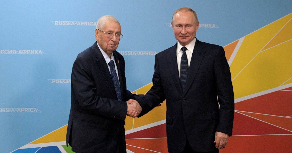 Президент Алжира Абделькадер Бенсалех и президент России Владимир Путин на саммите «Россия — Африка» в Сочи, Россия