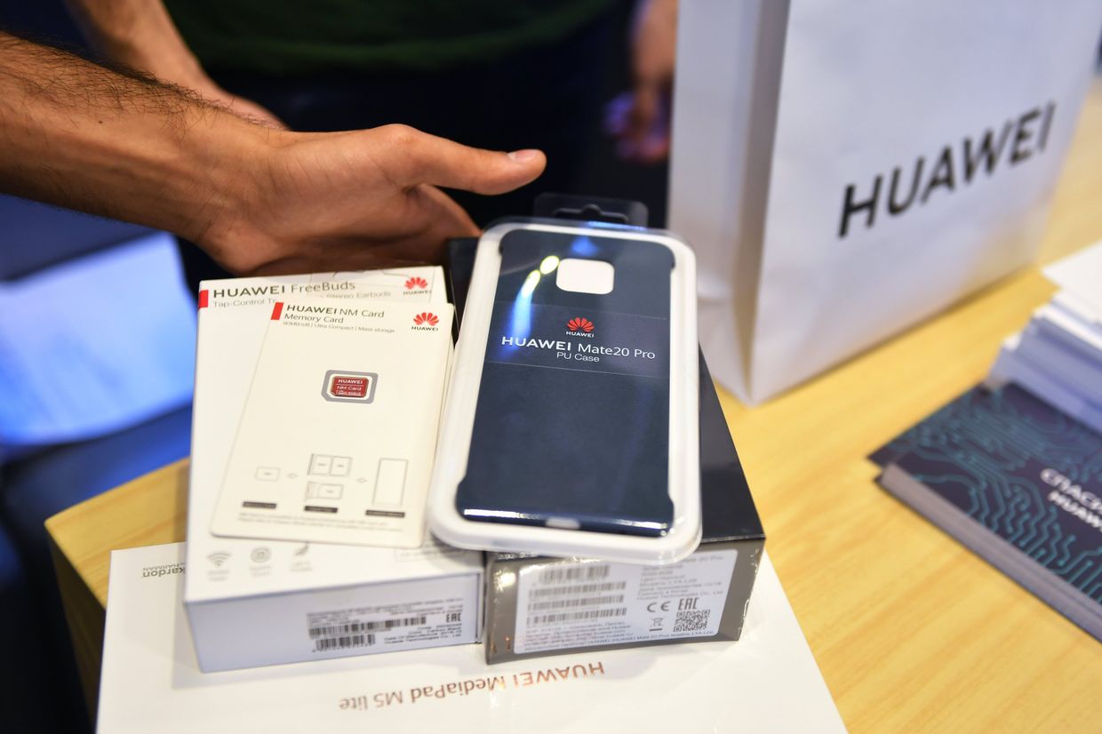 Старт продаж в России флагманских смартфонов Huawei
