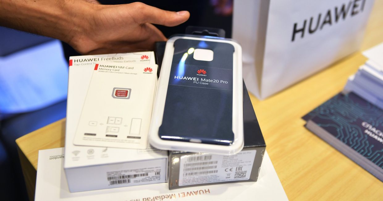 Старт продаж в России флагманских смартфонов Huawei Старт продаж в России флагманских смартфонов Huawei