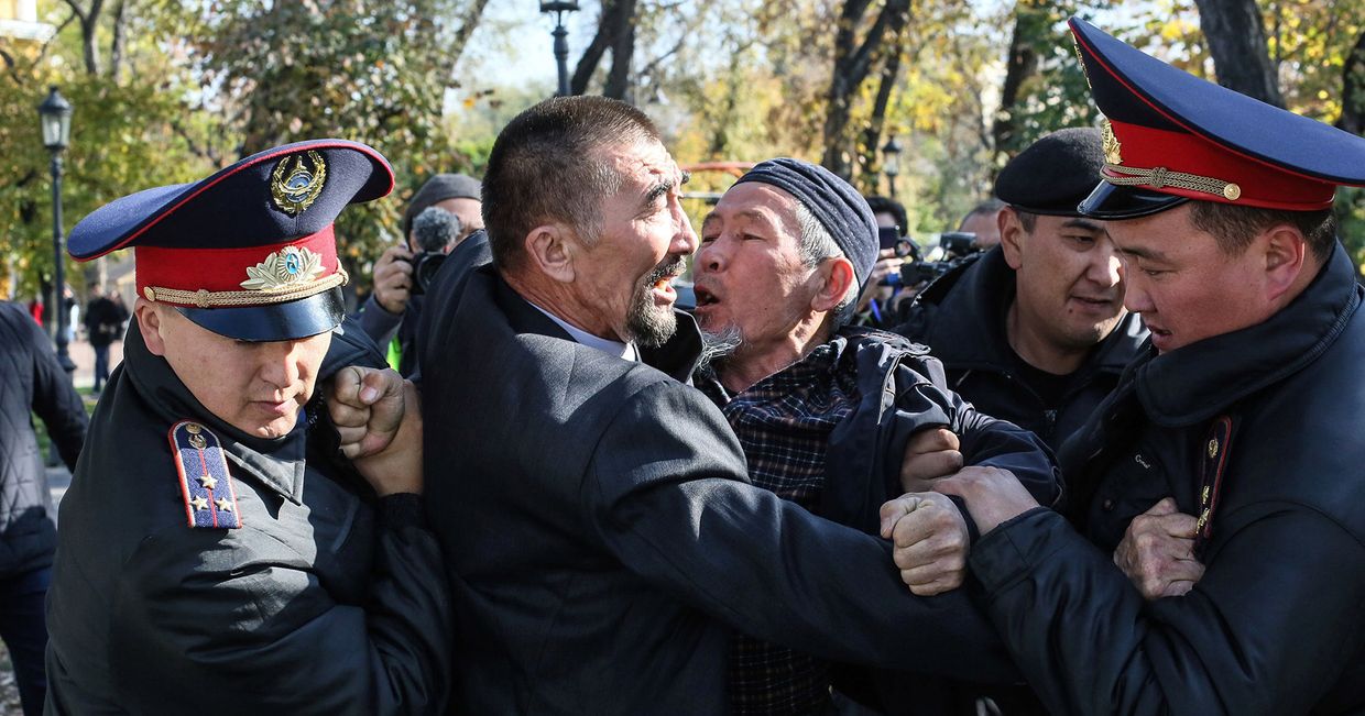 Казахстанская полиция задерживает протестующих в Алматы, Казахстан Казахстанская полиция задерживает протестующих в Алматы, Казахстан