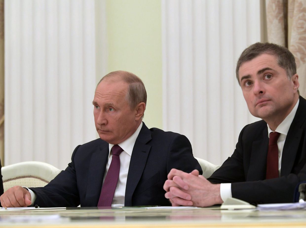 Президент РФ Владимир Путин и помощник президента РФ Владислав Сурков