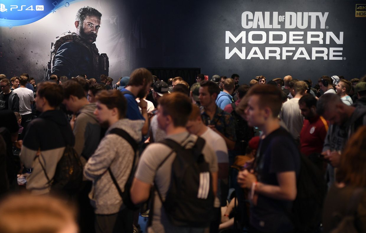 Анонс игры Call of Duty: Modern Warfare на стенде Playstation во время выставки в Кельне, Германия