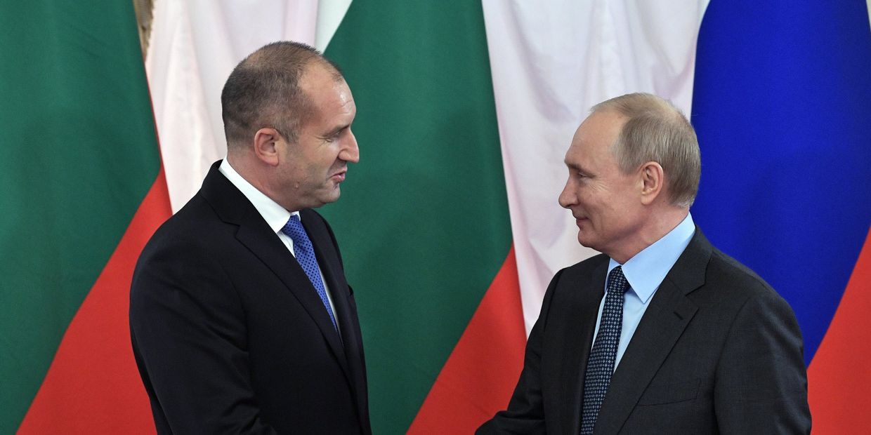 Президент РФ В. Путин и президент Болгарии Румен Радев на ПМЭФ