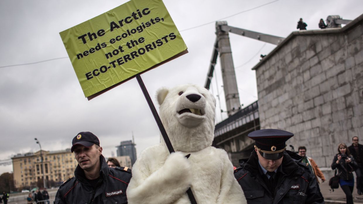 Акция в поддержку арестованных в Мурманске активистов Greenpeace