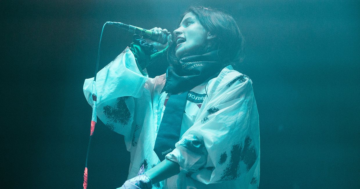 Участники российской феминистской панк-рок-группы Pussy Riot выступают в Бирмингеме Участники российской феминистской панк-рок-группы Pussy Riot выступают в Бирмингеме
