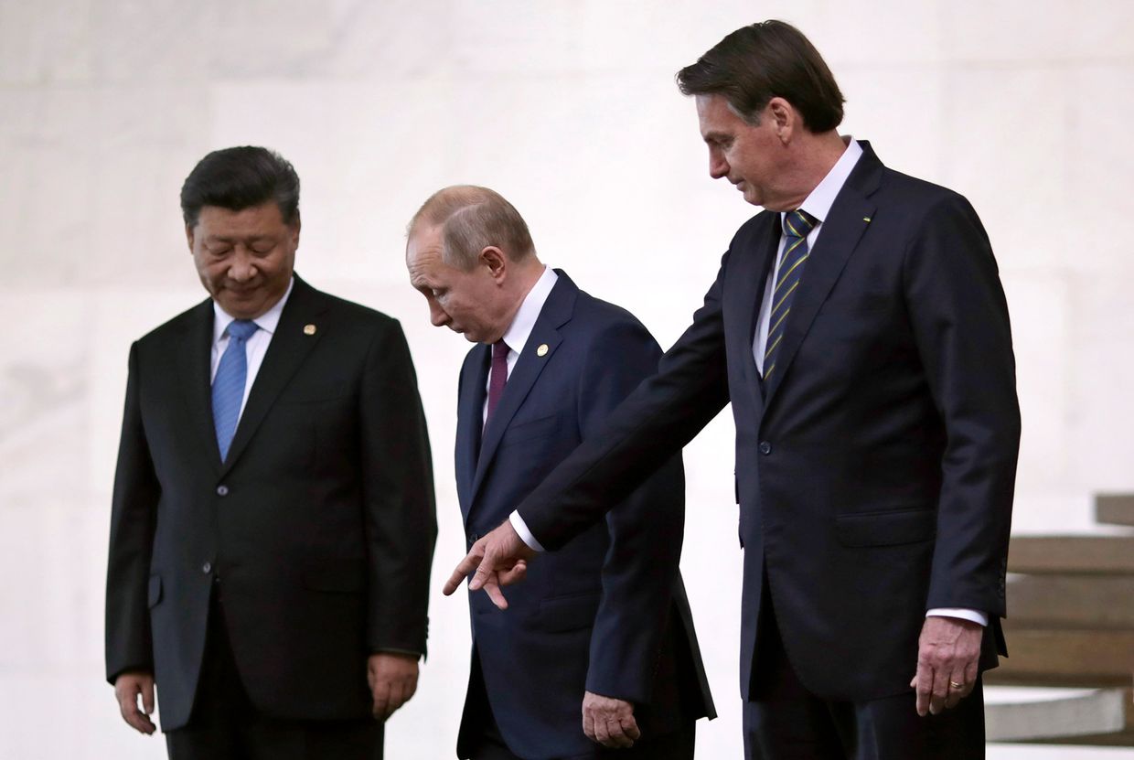 Президент Бразилии Жаир Больсонаро, президент России Владимир Путин и председатель КНР Си Цзиньпин на саммите БРИКС в Бразилии