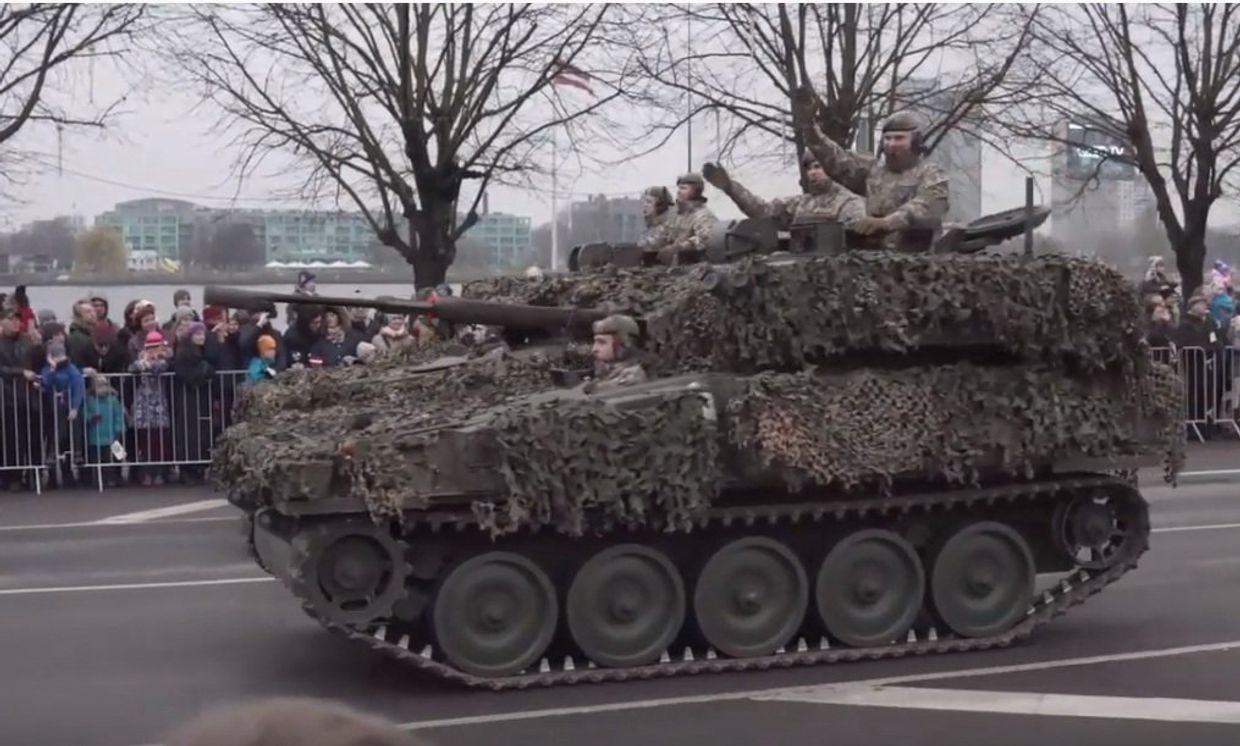 В Риге прошел военный парад