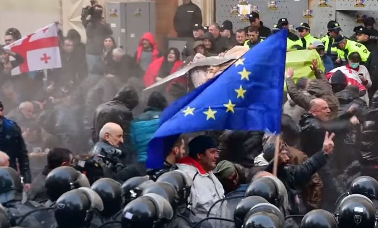 В Грузии произошли столкновения между полицией и демонстрантами