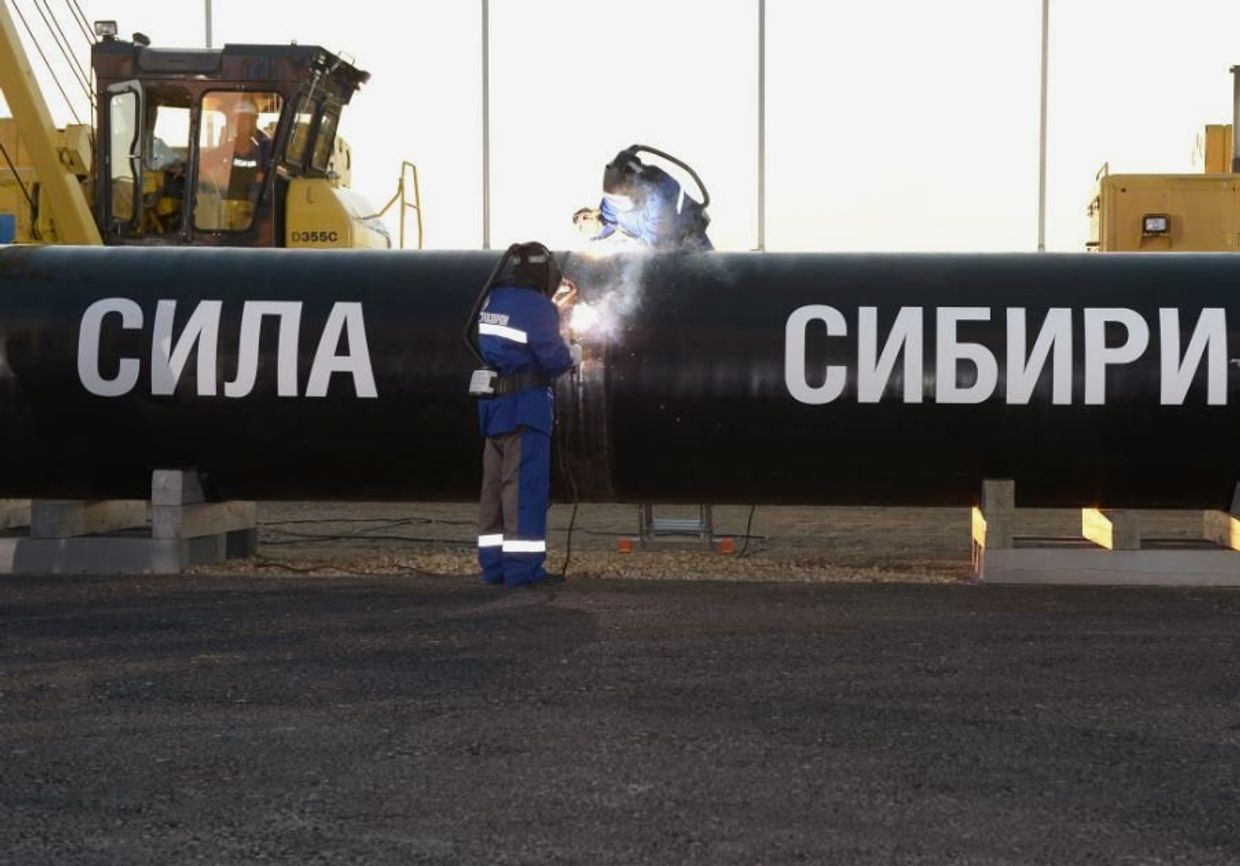 Церемония соединения первого звена магистрального газопровода Сила Сибири на Намском тракте у села Ус Хатын Церемония соединения первого звена магистрального газопровода Сила Сибири на Намском тракте у села Ус Хатын
