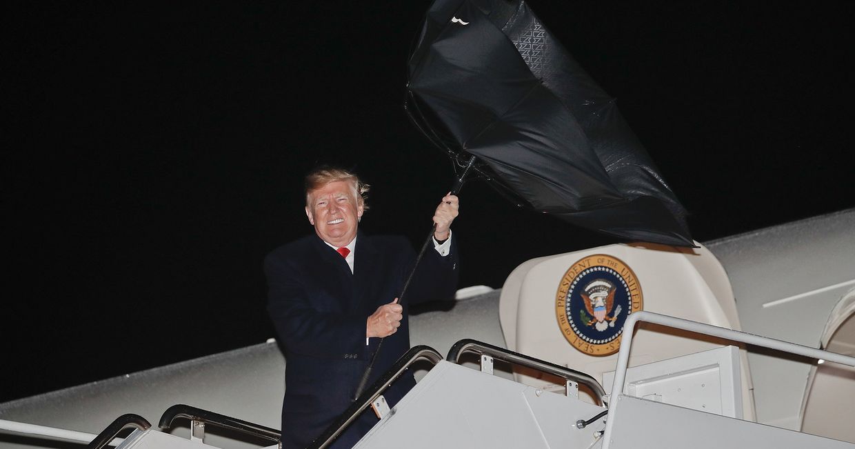 Президент США Дональд Трамп выходит из Air Force One Президент США Дональд Трамп выходит из Air Force One