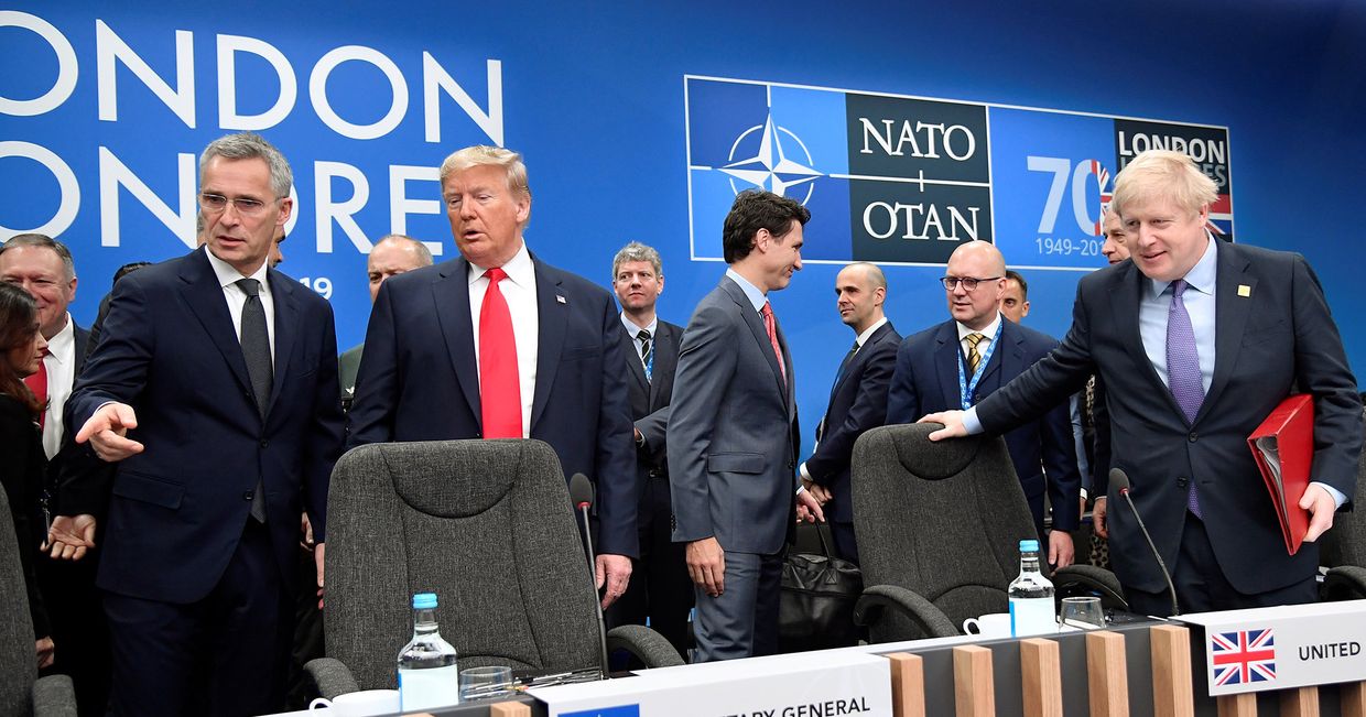 Премьер-министр Великобритании Борис Джонсон, президент США Дональд Трамп и генеральный секретарь НАТО Йенс Столтенберг Премьер-министр Великобритании Борис Джонсон, президент США Дональд Трамп и генеральный секретарь НАТО Йенс Столтенберг