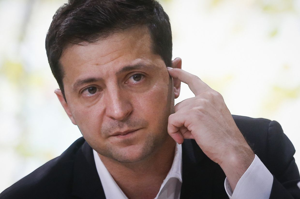 Президент Украины Владимир Зеленский общается с журналистами в Киеве