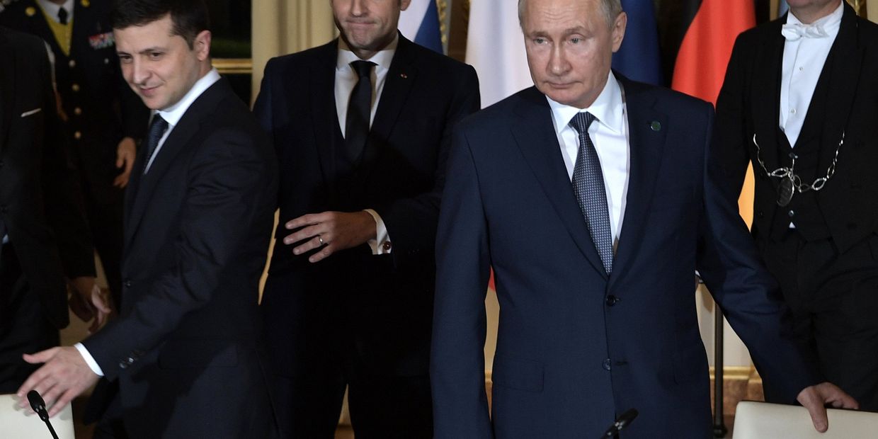 Президент РФ Владимир Путин и президент Франции Эммануэль Макрон и президент Украины Владимир Зеленский