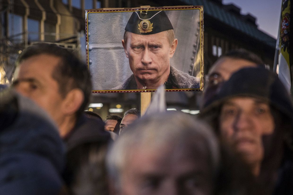 Сторонники президента Сербии и президента России Владимира Путина в Белграде