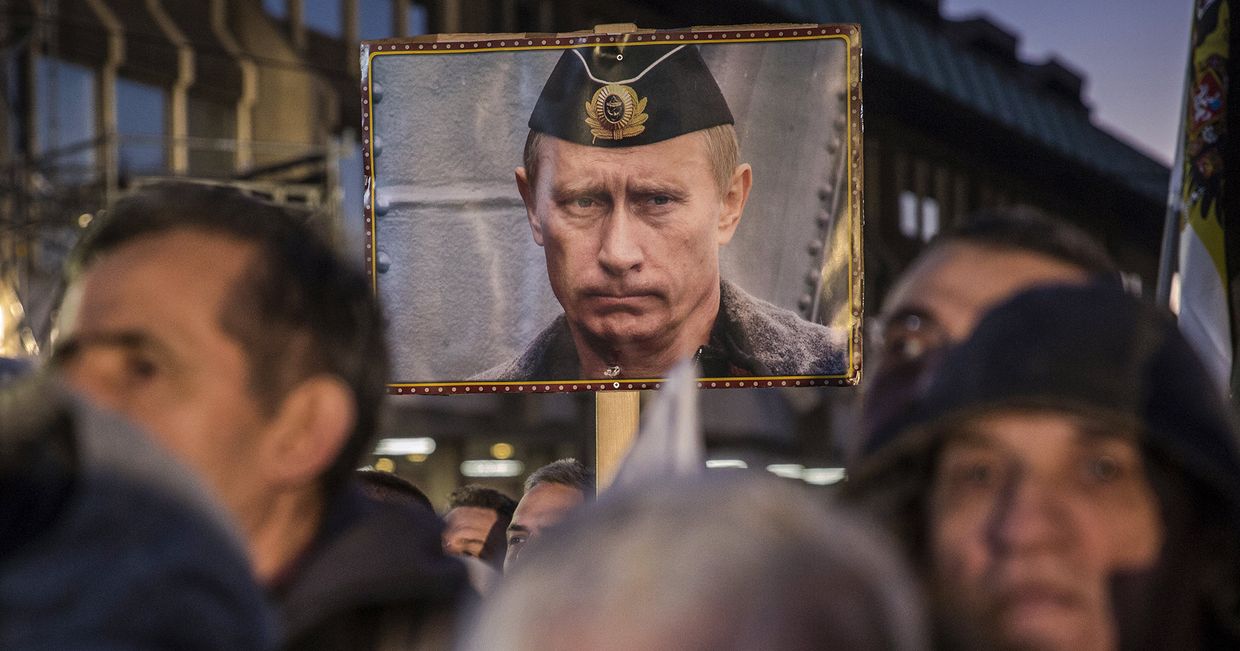 Сторонники президента Сербии и президента России Владимира Путина в Белграде