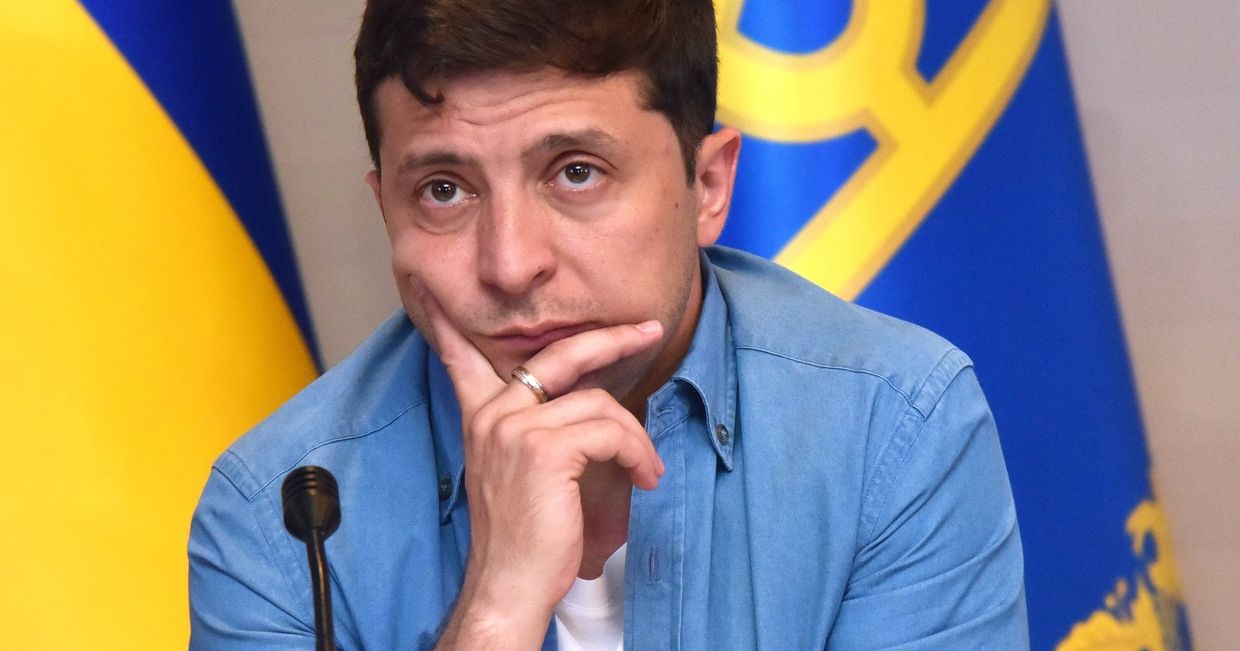 Президент Украины В. Зеленский посетил школу депутатов партии Слуга народа Президент Украины В. Зеленский посетил школу депутатов партии Слуга народа