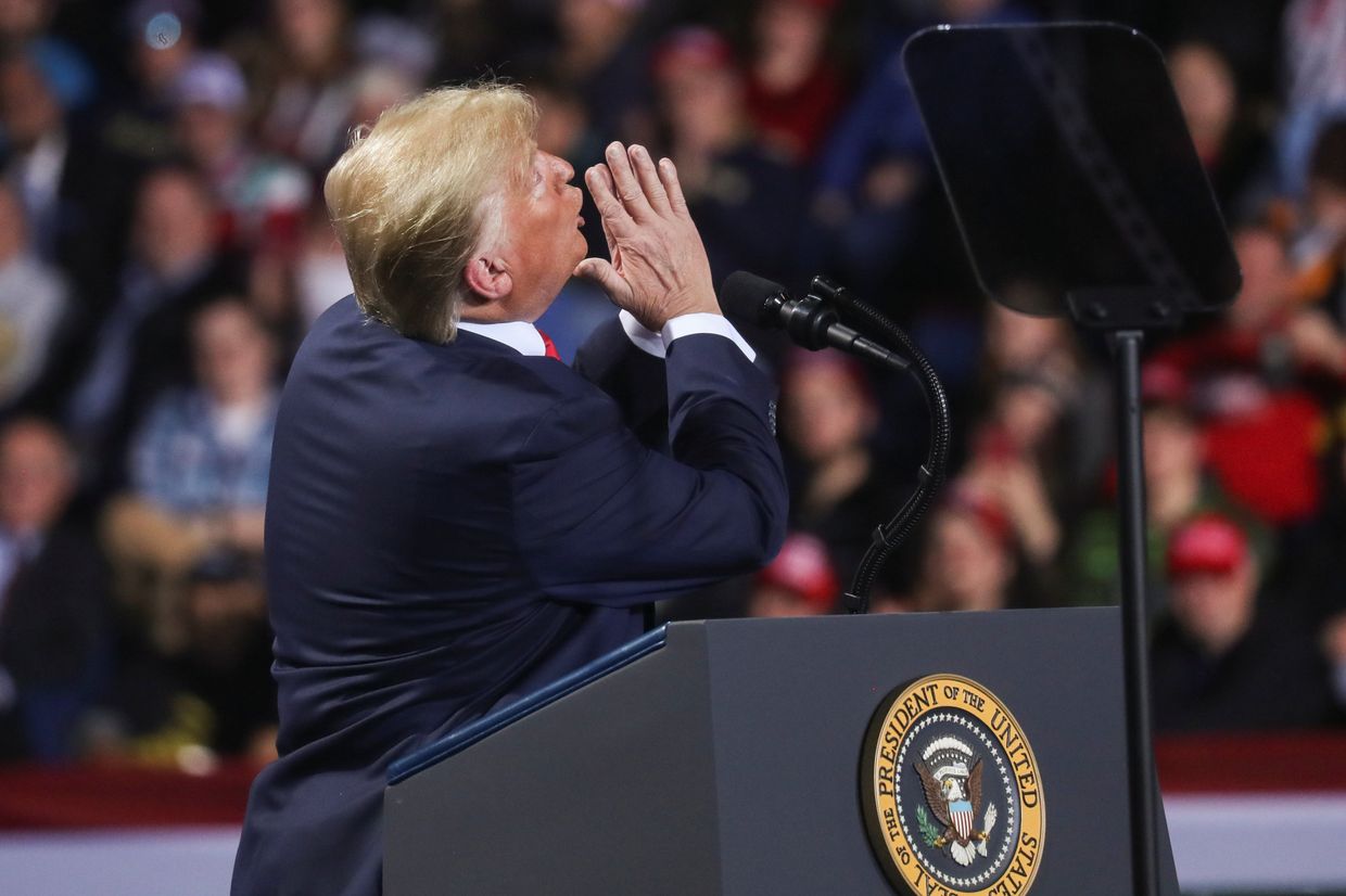 Президент США Дональд Трамп во время выступления в Батл-Крике, штат Мичиган