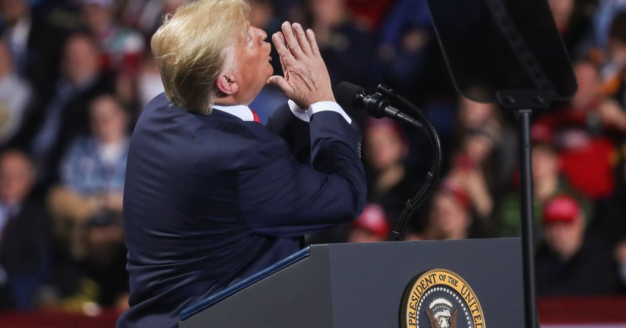 Президент США Дональд Трамп во время выступления в Батл-Крике, штат Мичиган Президент США Дональд Трамп во время выступления в Батл-Крике, штат Мичиган