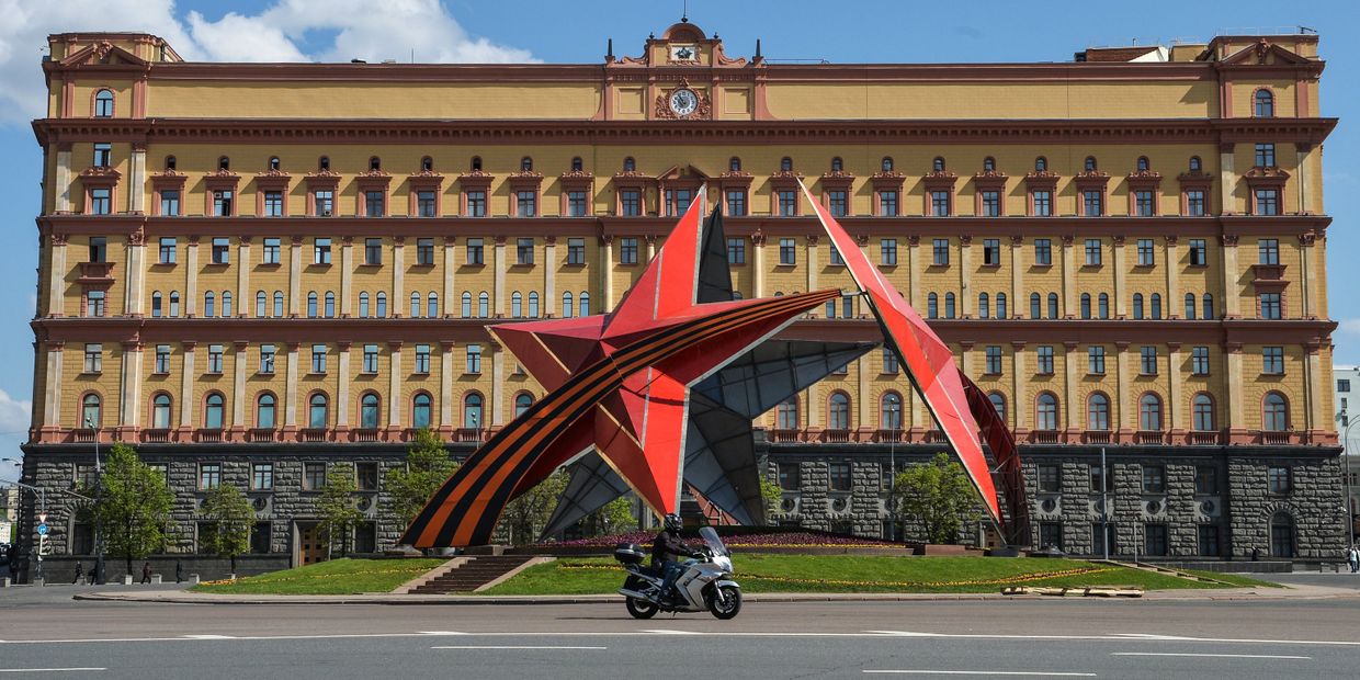 Украшение города ко Дню Победы