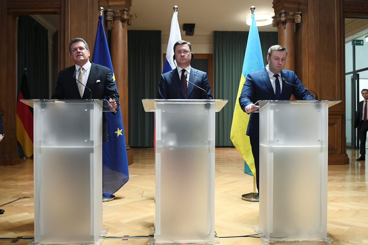 Вице-президент Еврокомиссии Марош Шефчович, министр энергетики России Александр Новак и глава Минэнерго Украины Алексей Оржель в Берлине