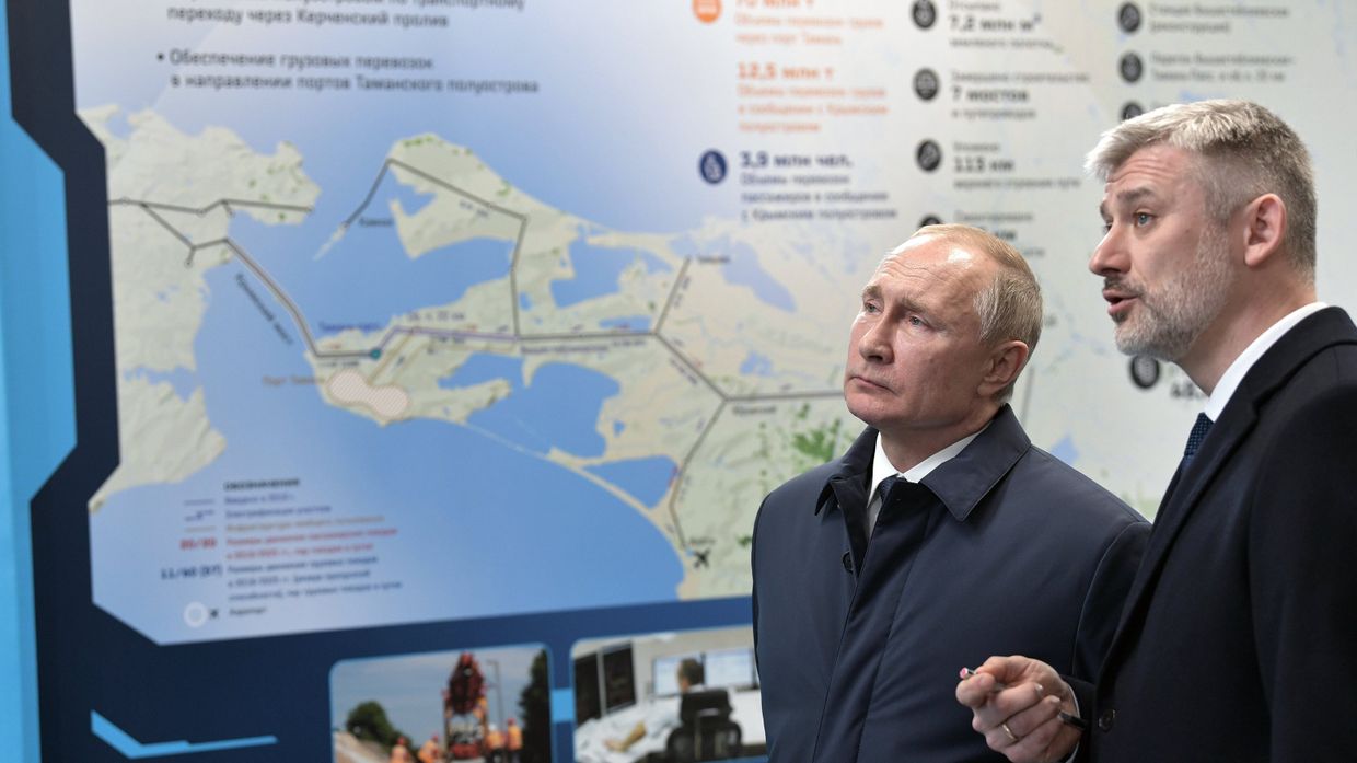 Президент РФ В. Путин открыл железнодорожное движение по Крымскому мосту