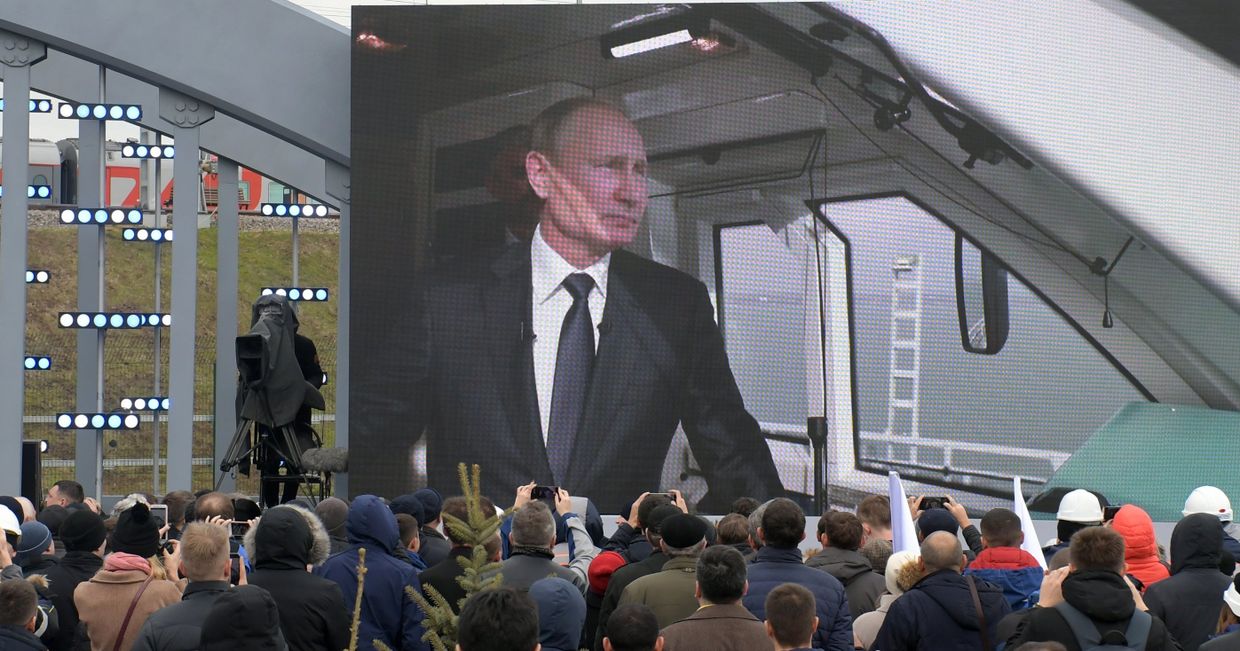 Президент РФ В. Путин открыл железнодорожное движение по Крымскому мосту