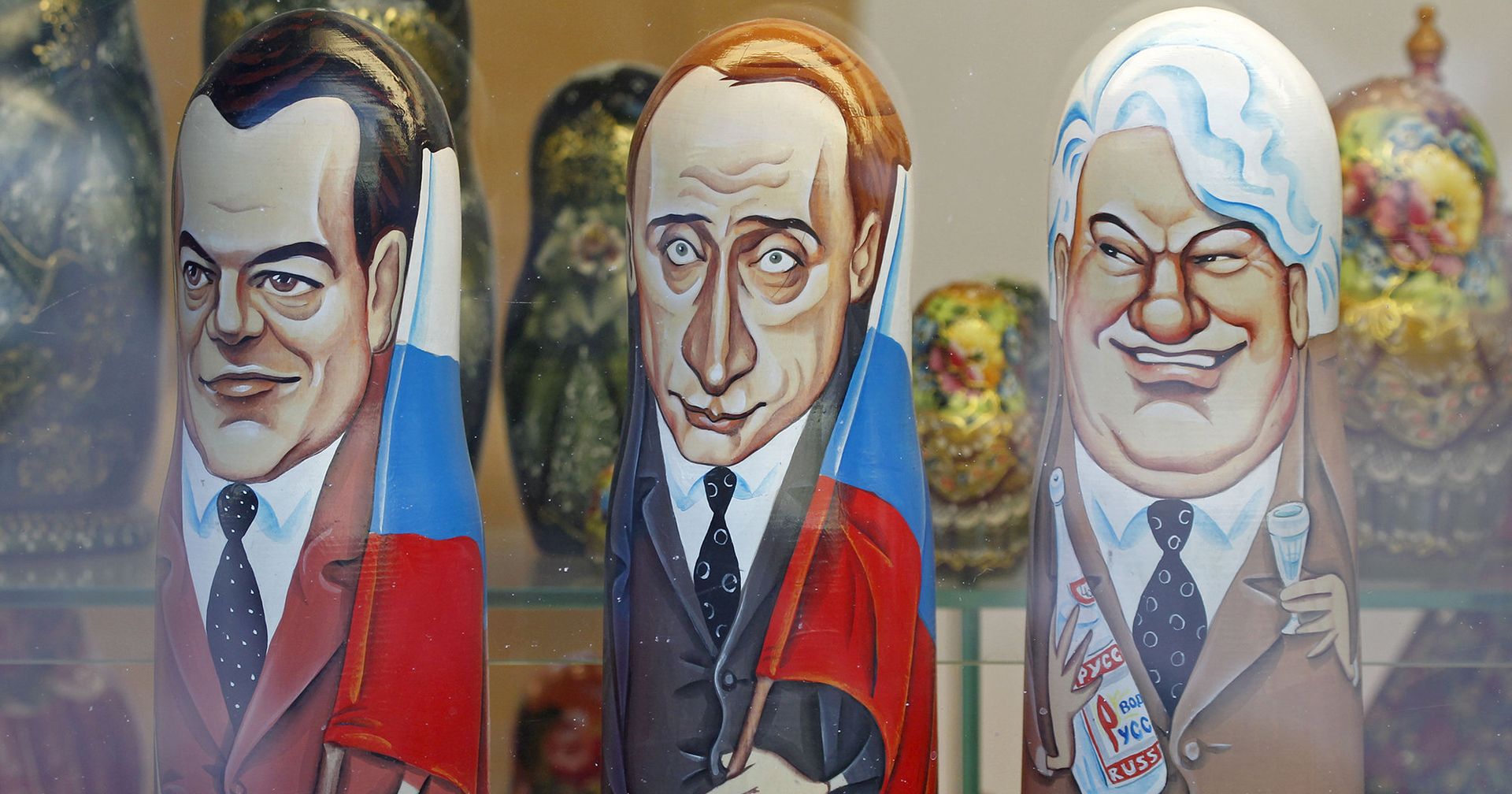 Деревянные матрешки изображающие Дмитрия Медведева, Владимира Путина и Бориса Ельцина - ИноСМИ, 1920, 23.06.2021