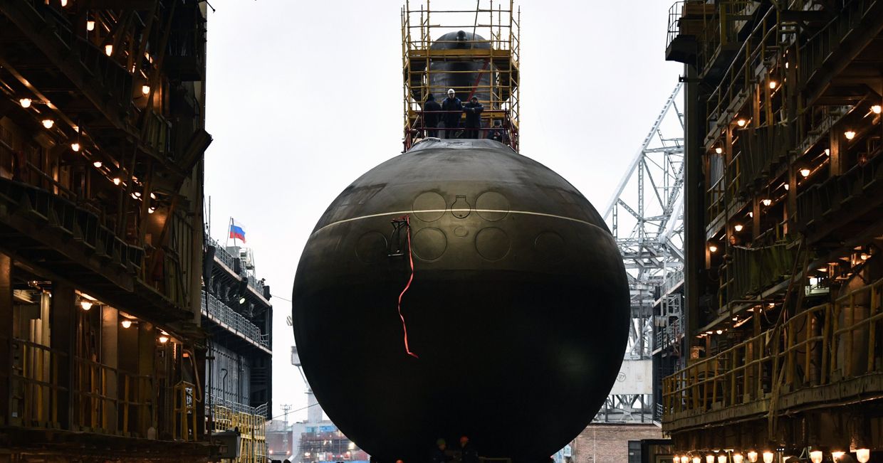 Спуск на воду дизель-электрической подводной лодки Волхов