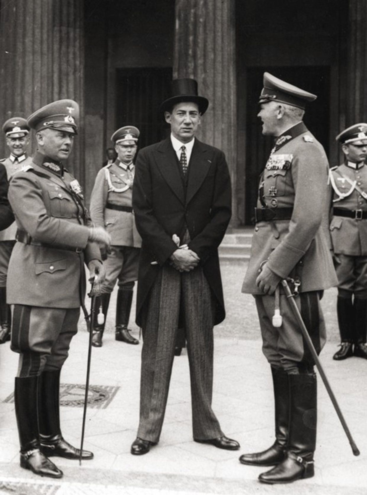 Вернер фон Фрич, Юзеф Бек и Вернер фон Бломберг в Берлине, 1935 год