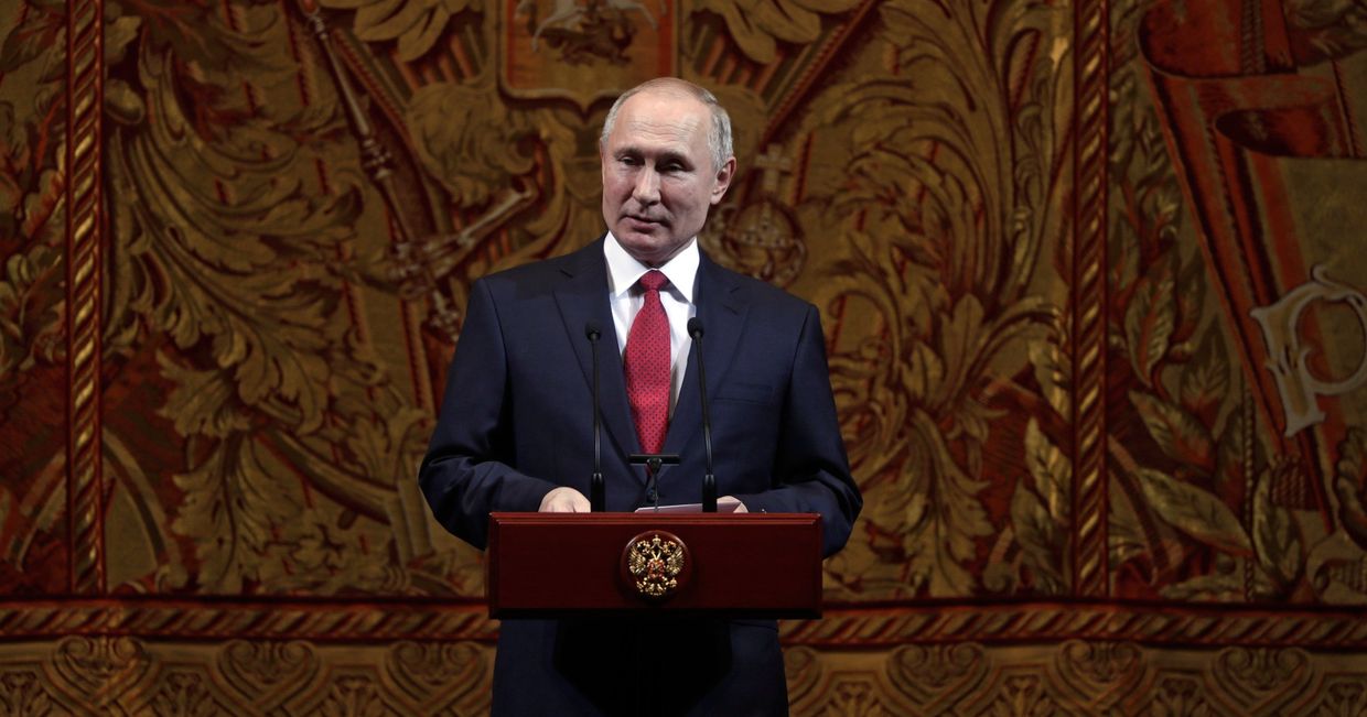 Президент РФ Владимир Путин во время торжественного вечера в Большом театре Президент РФ Владимир Путин во время торжественного вечера в Большом театре