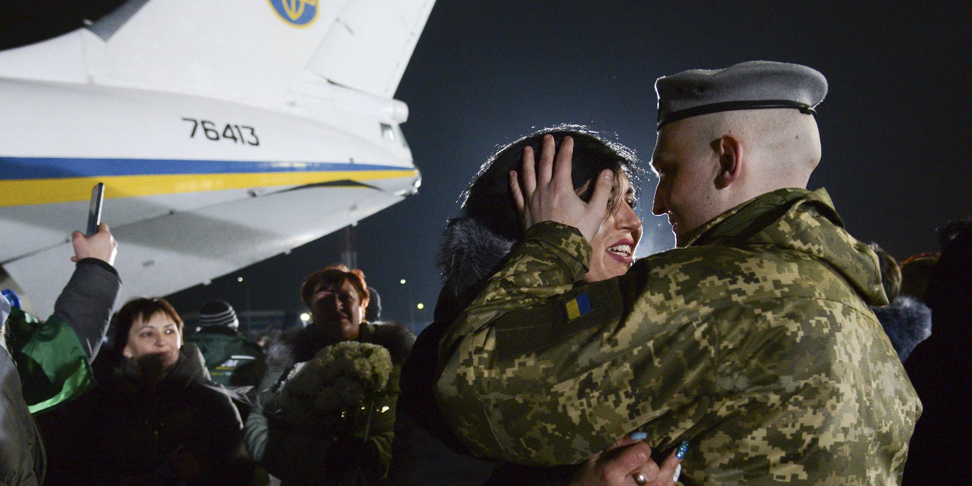 Украинские военнопленные, переданные в результате обмена представителями Донецкой и Луганской народных республик, в аэропорту Борисполь - ИноСМИ, 1920, 06.05.2023