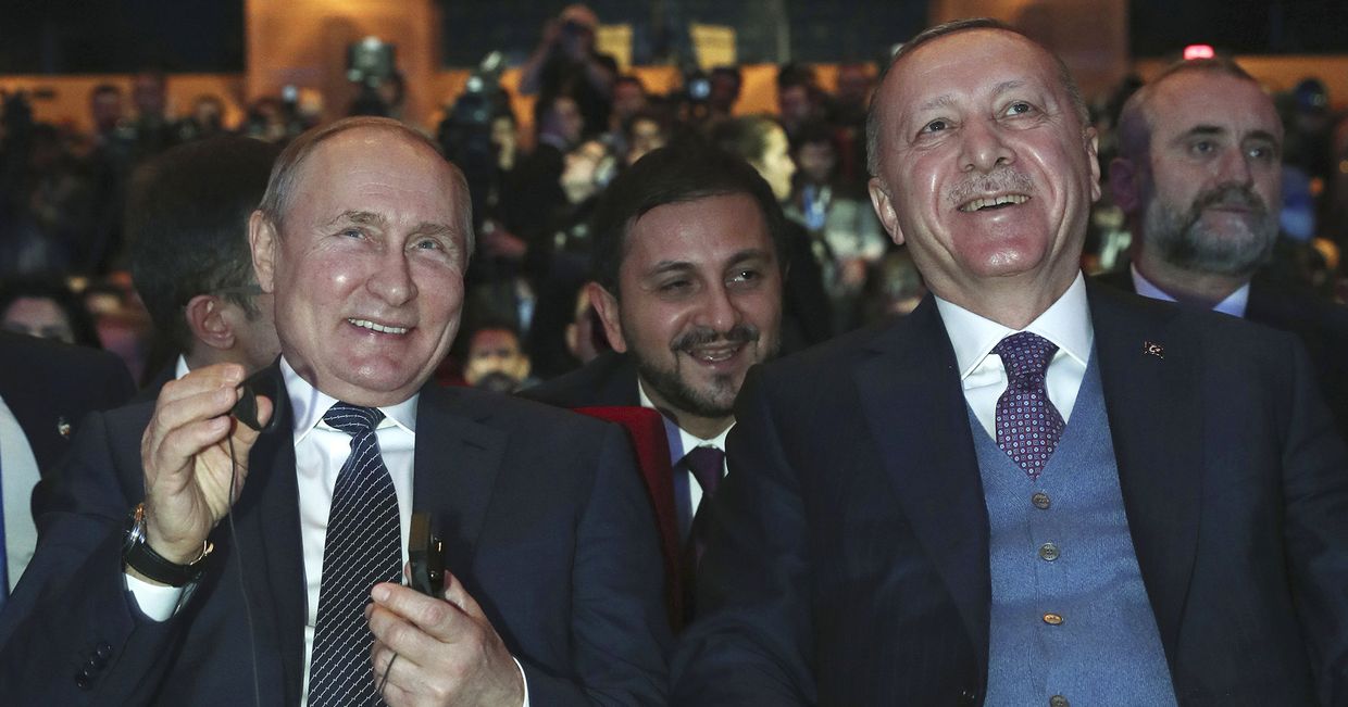 Президент РФ Владимир Путин и президент Турции Реджеп Тайип Эрдоган на церемонии официального открытия газопровода Турецкий поток в Стамбуле