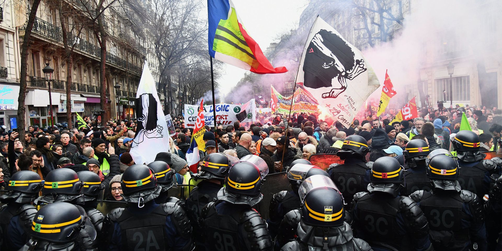 Акция протеста в Париже против пенсионной реформы - ИноСМИ, 1920, 18.03.2023