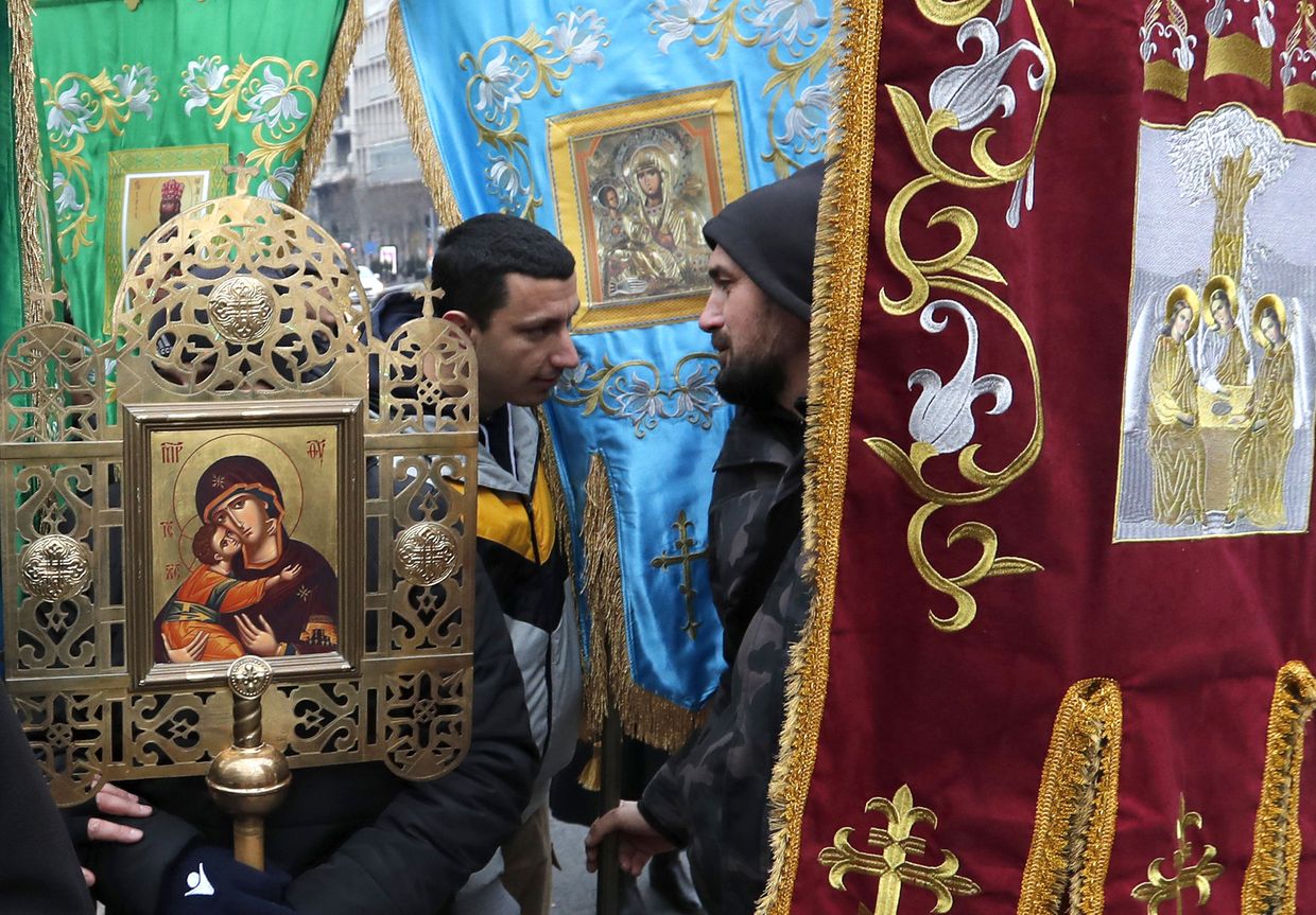 Участники митинга в центре Белграда, Сербия