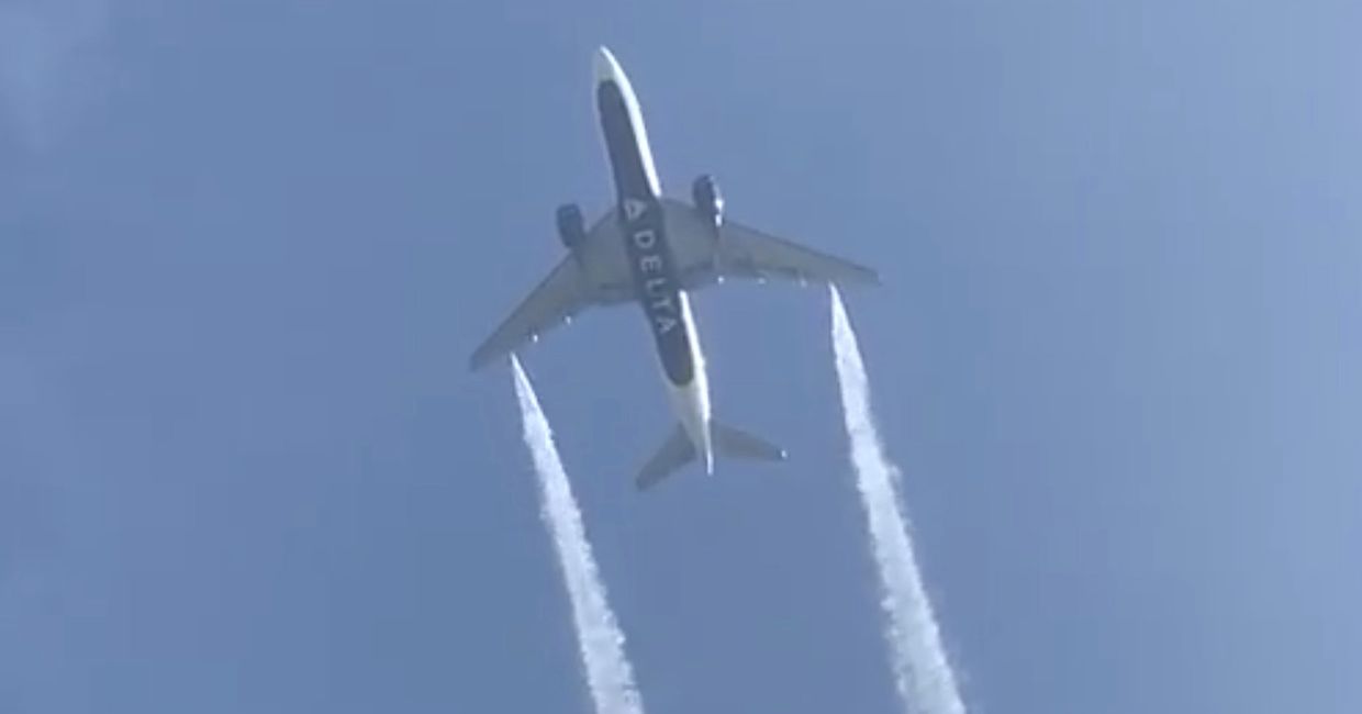 Самолет Boeing 777 сбросил лишнее топливо недалеко от Лос-Анджелеса