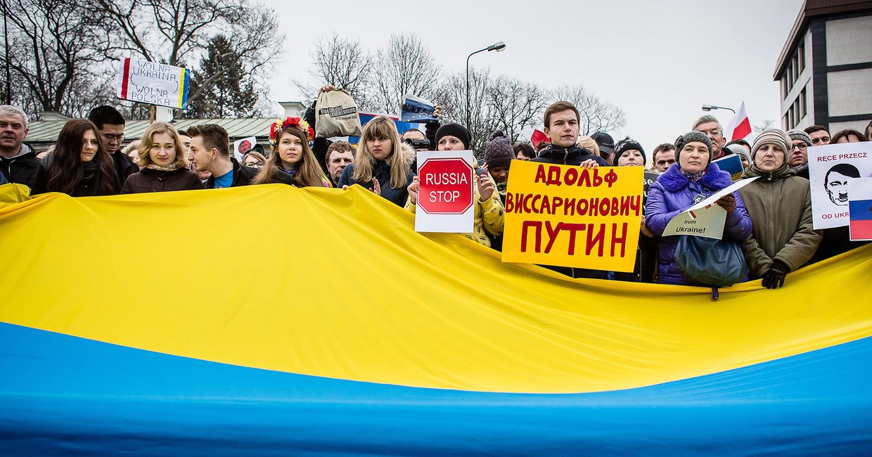 Участники акции протеста в Варшаве, Польша