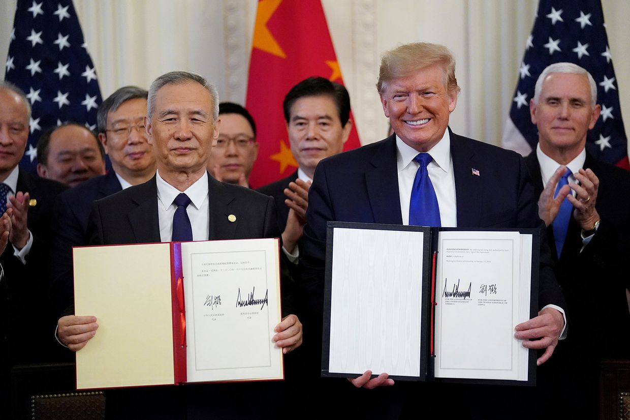 Президент США Дональд Трамп и вице-премьер Китая Лю Хэ