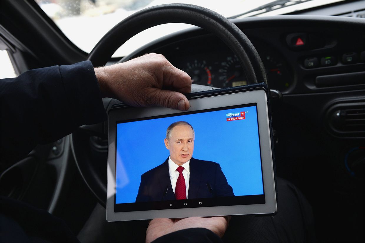 Трансляция ежегодного послания президента РФ В. Путина Федеральному Собранию
