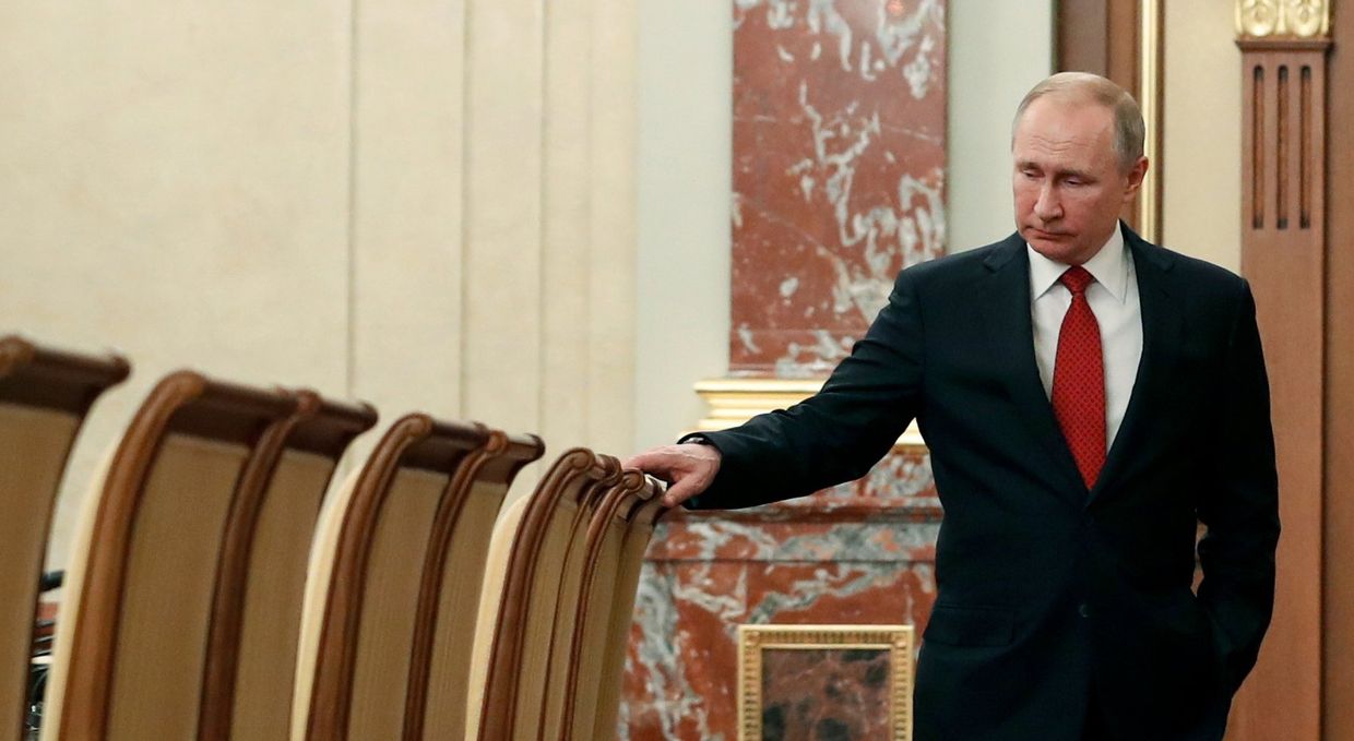 Президент РФ Владимир Путин перед встречей с членами правительства РФ