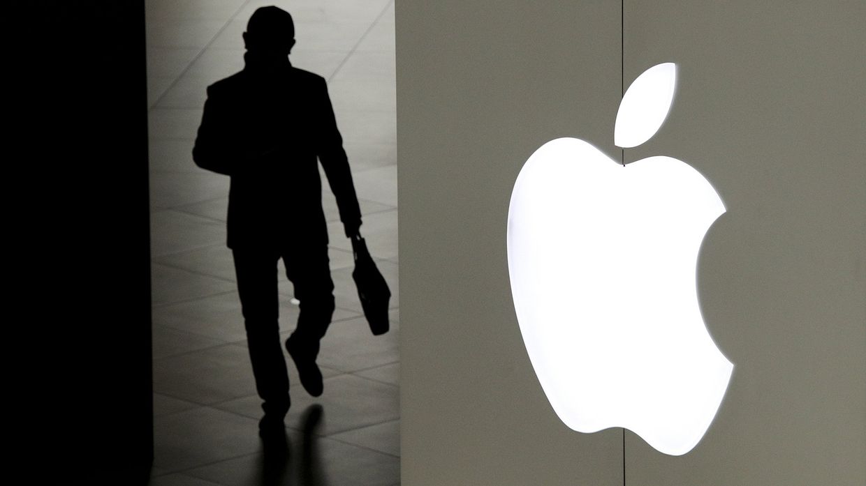 Посетитель магазина Apple в Пекине, Китай