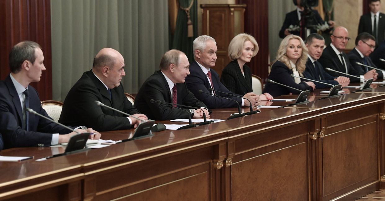 Президент РФ В. Путин провел встречу с новым правительством РФ